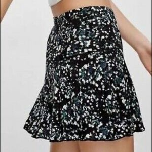 Aritzia Sunday Best Mini Floral Lined Hidden Zip Skirt Black and White Size 2